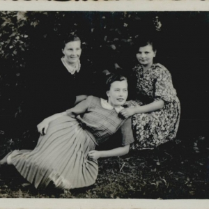 pokaż obrazek - Od lewej Niemczuk Zofia z domu Huk, Rafalska Józefa z domu Derkacz i Petelska Kazimiera.