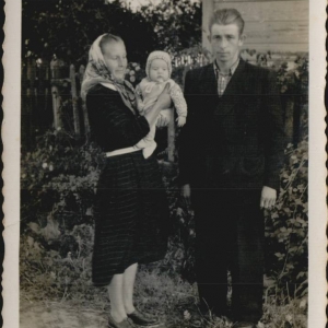pokaż obrazek - Zofia i Władysław Niemczuk z córką Barbarą - koniec lat 50-tych.