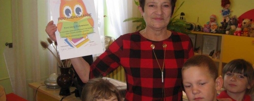PRZEDSZKOLAKI ZE ŚWIERŻ Z WIZYTĄ W GMINNEJ BIBLIOTECE